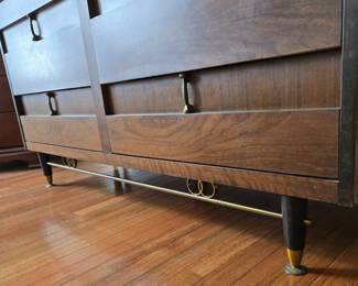 Rare, HTF Bassett design