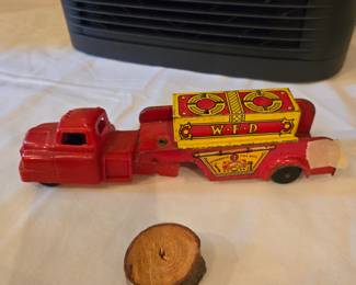 Wyandotte Fire Dept toy ladder truck, missing rear axle on tractor