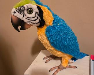 Rare FurReal Friends Talking Parrot Macaw w/ cracker