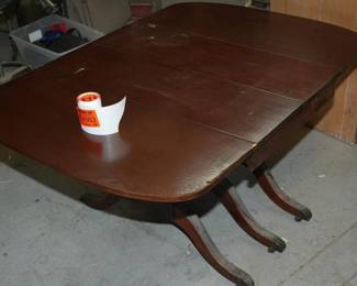 Duncan Phyfe Style Mahogany Circa 1930s Dining table