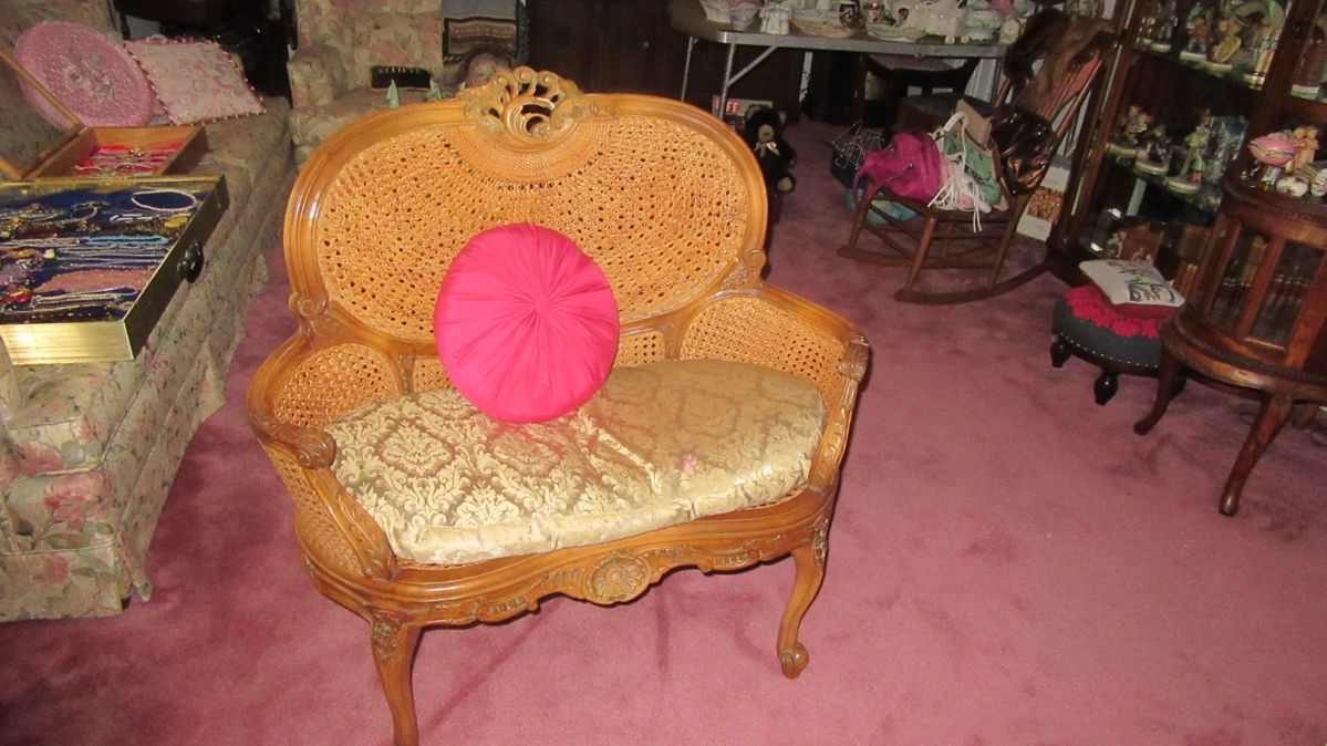 Steffans antique bench