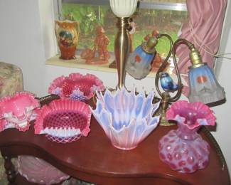 Steffans fenton collection with lamp