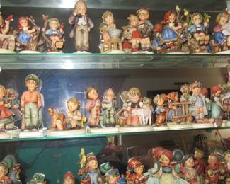 Steffans more hummells on a shelf