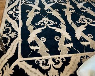 BLACKSTONE HANDMADE TIBETAN WOOL RUG 9X12' RETAIL $7000. NICE PLUSH IN BEAUTIFUL CONDITION. THE PATTERN IS AMAZING!