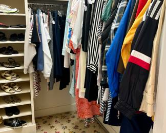 SECOND WOMEN'S CLOSET