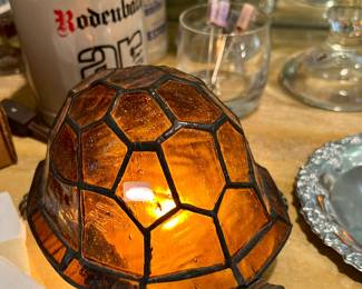 TURTLE STAINED GLASS LAMP.
