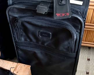 3 PIECES OF TUMI LUGGAGE.