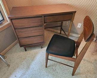 87 MCMWalnutFinishDeskChair