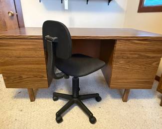 180 4DrawerOakVeneerExecutiveDesk