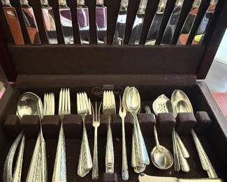 162 95PieceTowleSterlingSilverCandlelightSetInWoodBox