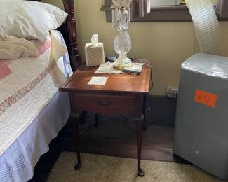 Pad foot table