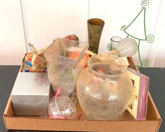 300 - Tray Lot of Assorted Items