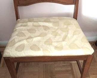 32 - Vintage Vanity Stool - 22" x 26" x 16"