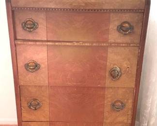 81 - Vintage Waterfall 4-Drawer Chest 60 x 32 x 18