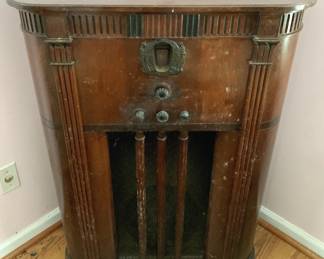 116 - Antique Console Radio - 42" x 29" x 13" You are buying a used as-is electric/electronic item. We do not guarantee all components are present, and if it is not expressly stated, it is untested.