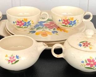 160 - 20 Piece Unknown Brand Dishes