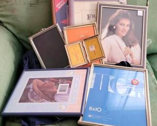 700 - Lot of Assorted Small Frames