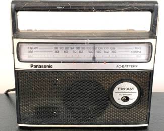 195 - Panasonic AM/FM Radio Model RF-549 - 8x8x3 AC/Battery powered You are buying a used as-is electric/electronic item. We do not guarantee all components are present and if it is not expressly stated, it is untested.