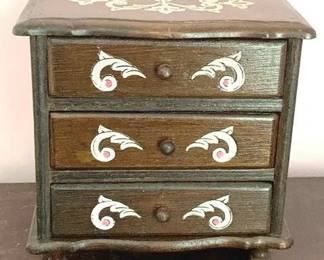 120 - Wood Jewelry Box - 8" x 6.5" x 5"