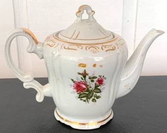 238 - Musical Moss Rose Teapot - 8" x 10" You are buying a used as-is electric/electronic item. We do not guarantee all components are present and if it is not expressly stated, it is untested.