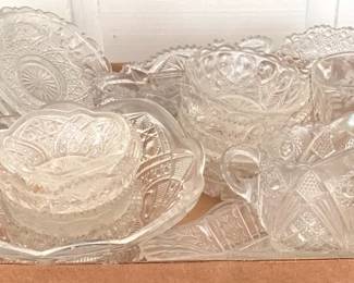 256 - Tray Lot of Assorted Glass Items
