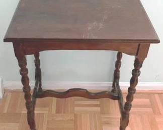 90 - Wood Table - 28" x 18" x 14"