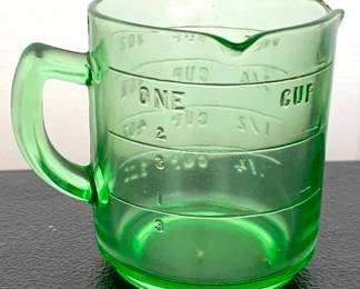 164 - Green Anchor Hocking Measuring Cup - 4" chipped