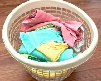 101 - Laundry Basket with Towels - 14" x 19"