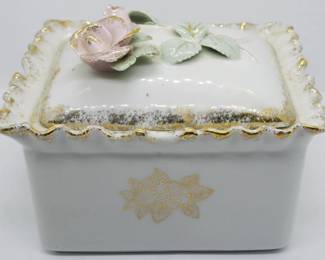 1175 - Porcelain Container 4x5x4