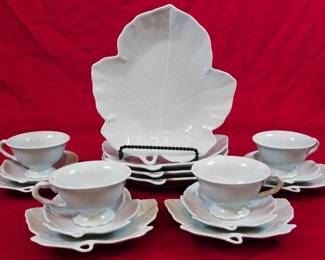 1347 - 16pc Global Views Leaf China Set