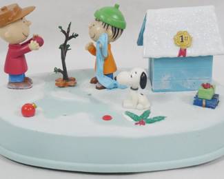 1160 - Charlie Brown Music Figure