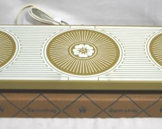 8029 - Vintage Warm-O-Tray w / Box - 25" x 7" You are buying a used as-is electric/electronic item. We do not guarantee all components are present, and if it is not expressly stated, it is untested.
