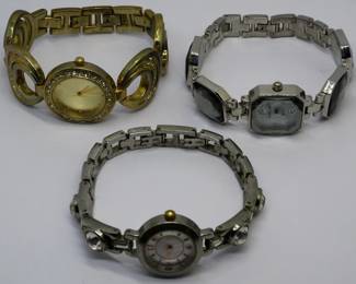 519 - 3 Watches You are buying a used as-is electric/electronic item. We do not guarantee all components are present, and if it is not expressly stated, it is untested.