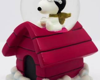 1135 - Peanuts Snowglobe