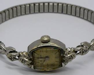 512 - Vintage Ladies Bulova Watch You are buying a used as-is electric/electronic item. We do not guarantee all components are present, and if it is not expressly stated, it is untested.