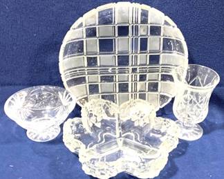 4092 - Lot of 4 Glass Items