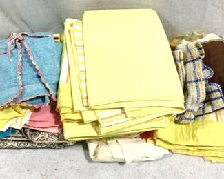 4214 - Lot of Assorted Linens