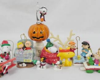 1165 - Assorted Peanuts Ornaments