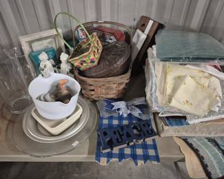 1 - Table Lot