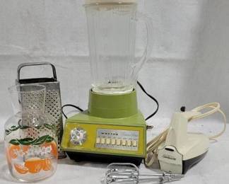 5252 - MCM Waring Blender, Sunbeam Handmixer & more All appliances work - they were tested