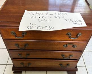Vintage 2 drawer piece