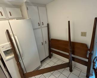 Full size foot and headboard, can be used as a canopy also