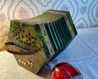 Acordion Squeeze Box & Maracas 
