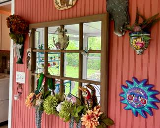 Lots of wall décor in the home