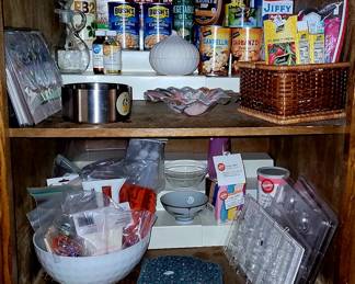 Kitchen: Cooking and baking items. Cake Decorating and candy making