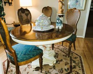 Oval Dining Table with leaves and 6 chairs