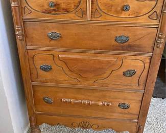 Antique chest of drawers
