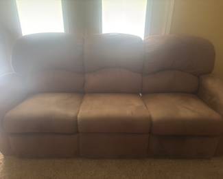 Sofa w 2 recliners