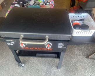 Blackstone grill w accessories