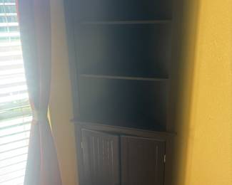 Corner cabinet